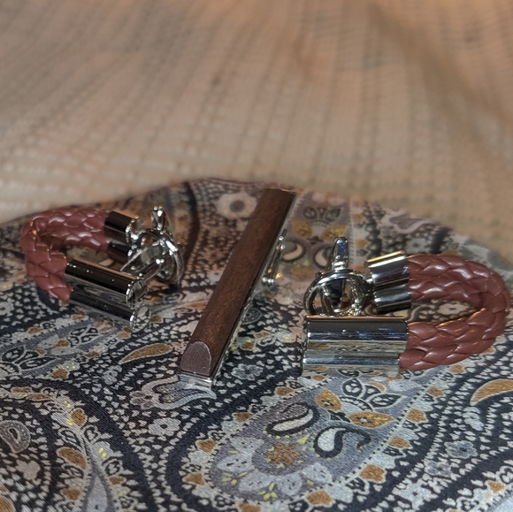 Leather-Look Cuff Links & Wood Tie Clip - Picture 6 of 7